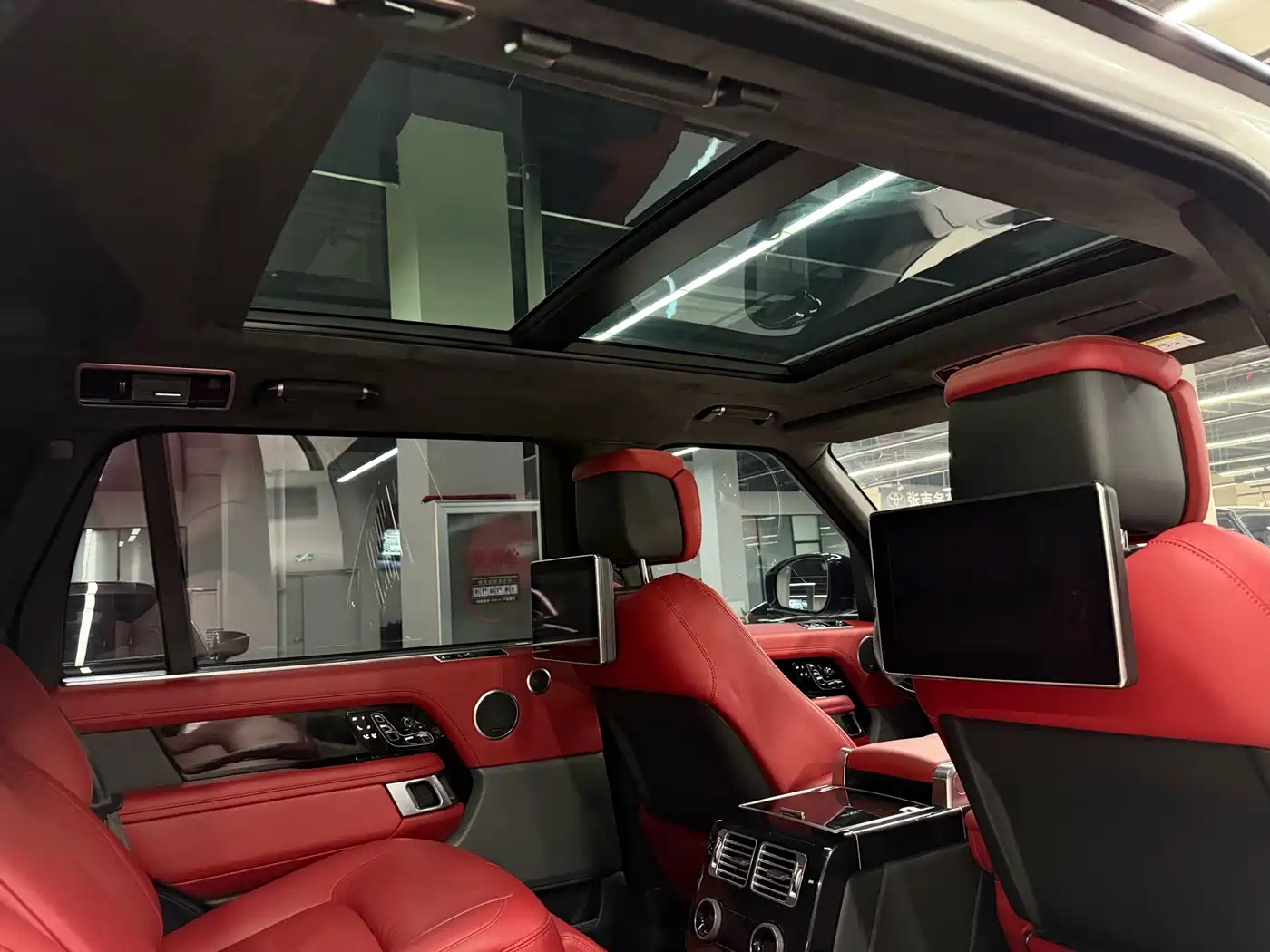 Land Rover Range Rover 2022 3.0 L6 400PS Prestige Genesis Extended Edition фото 13