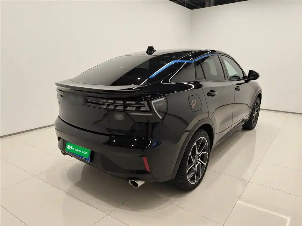 Фото 7 - Lynk & Co 05