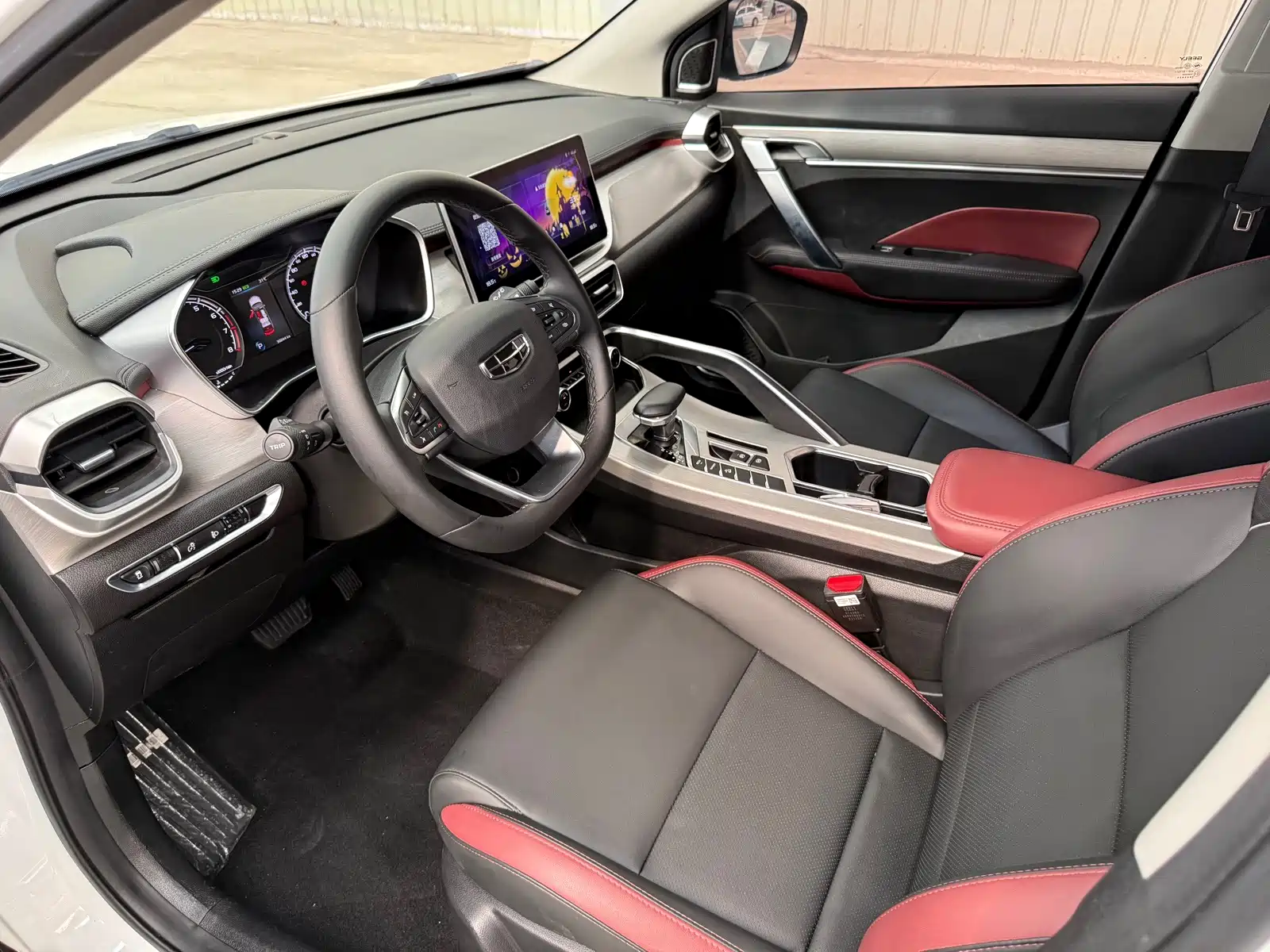 Фото 7 - Geely Coolray