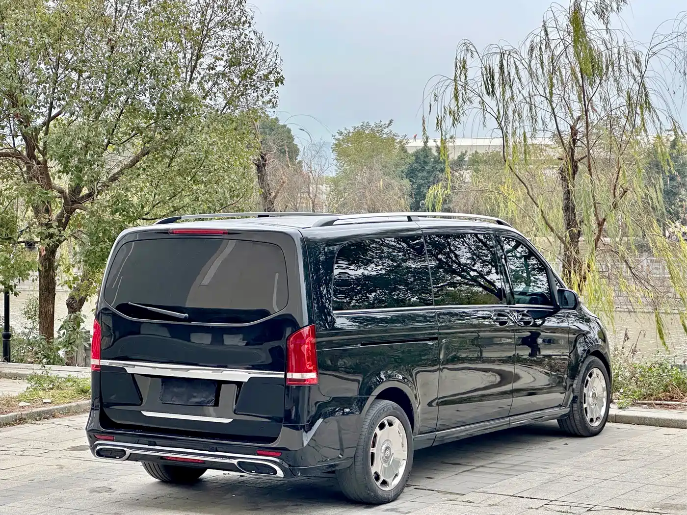 Mercedes-Benz V-Class 2017 Model V 260 L Premium Extended Edition фото 3