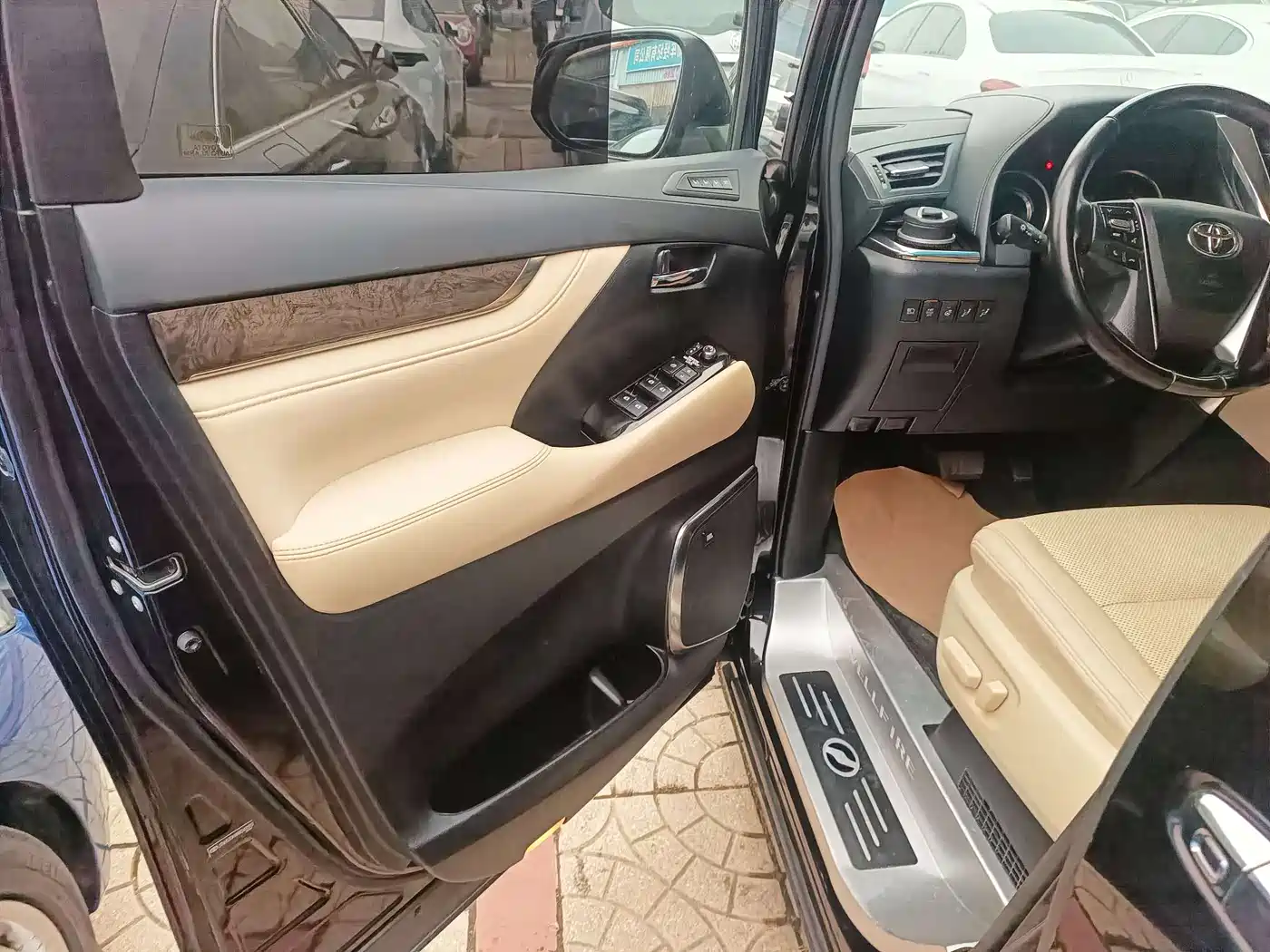 Toyota Vellfire 2021 Crown Hybrid 2.5L HV Supreme Edition фото 8