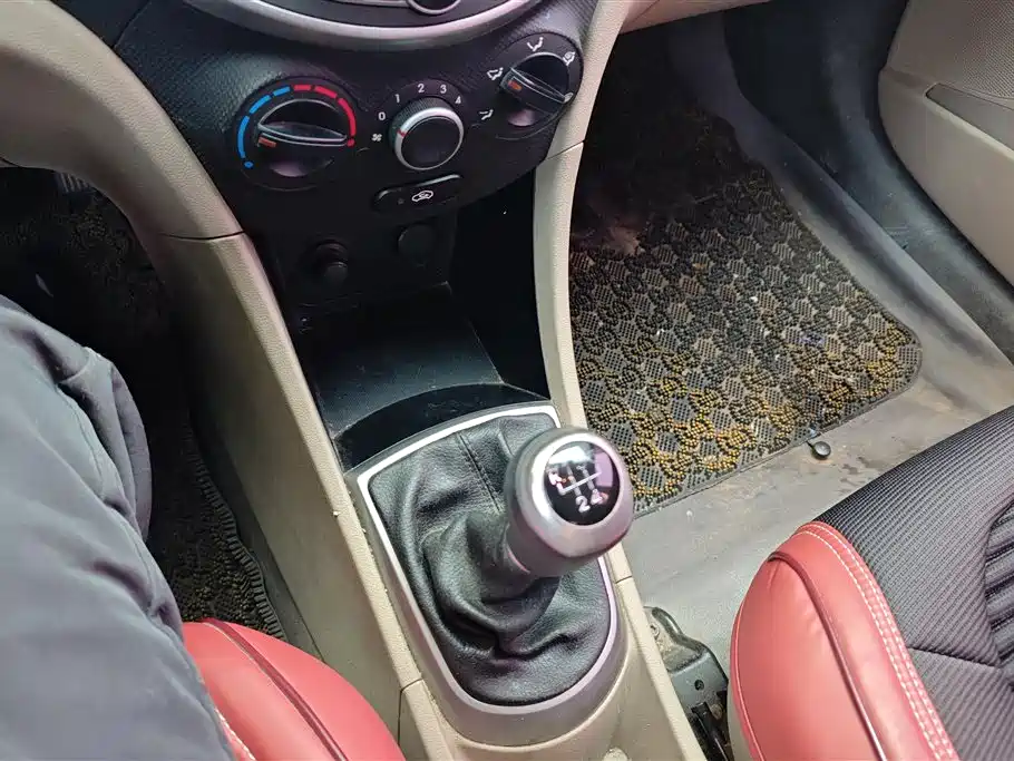 Hyundai Verna 2014 1.4L Manual Smart GLS фото 16