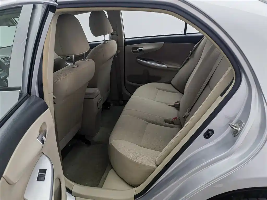 Toyota Corolla 2011 1.6L Automatic GL фото 15
