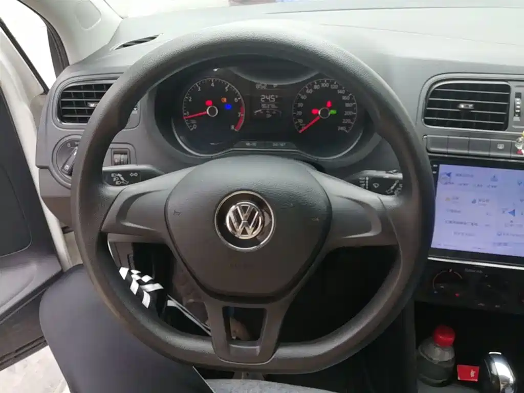 Volkswagen Polo 2016 1.4L Automatic Trend фото 11