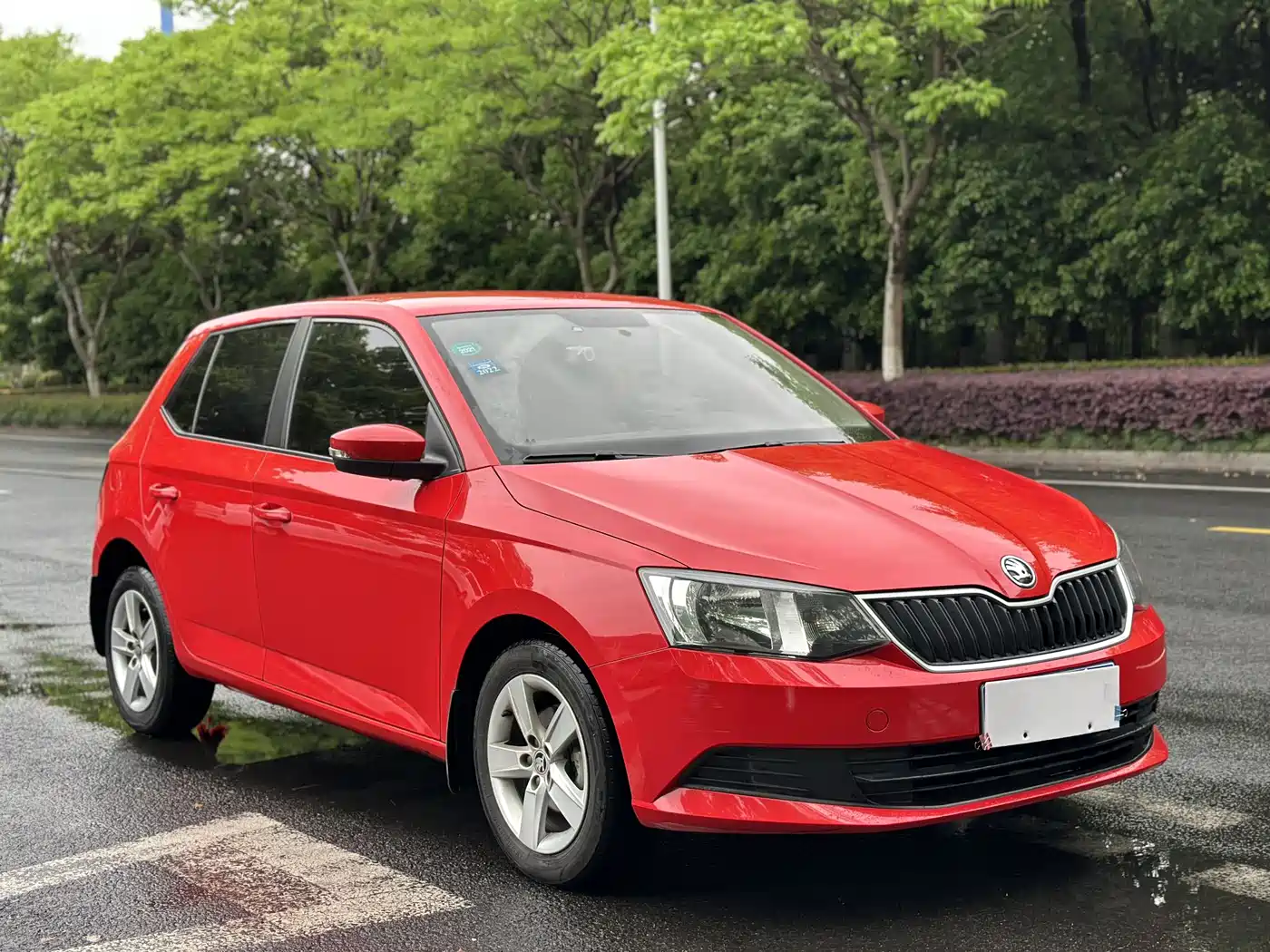 Škoda Fabia 2017 1.4L Auto Car Enjoy Edition фото 3