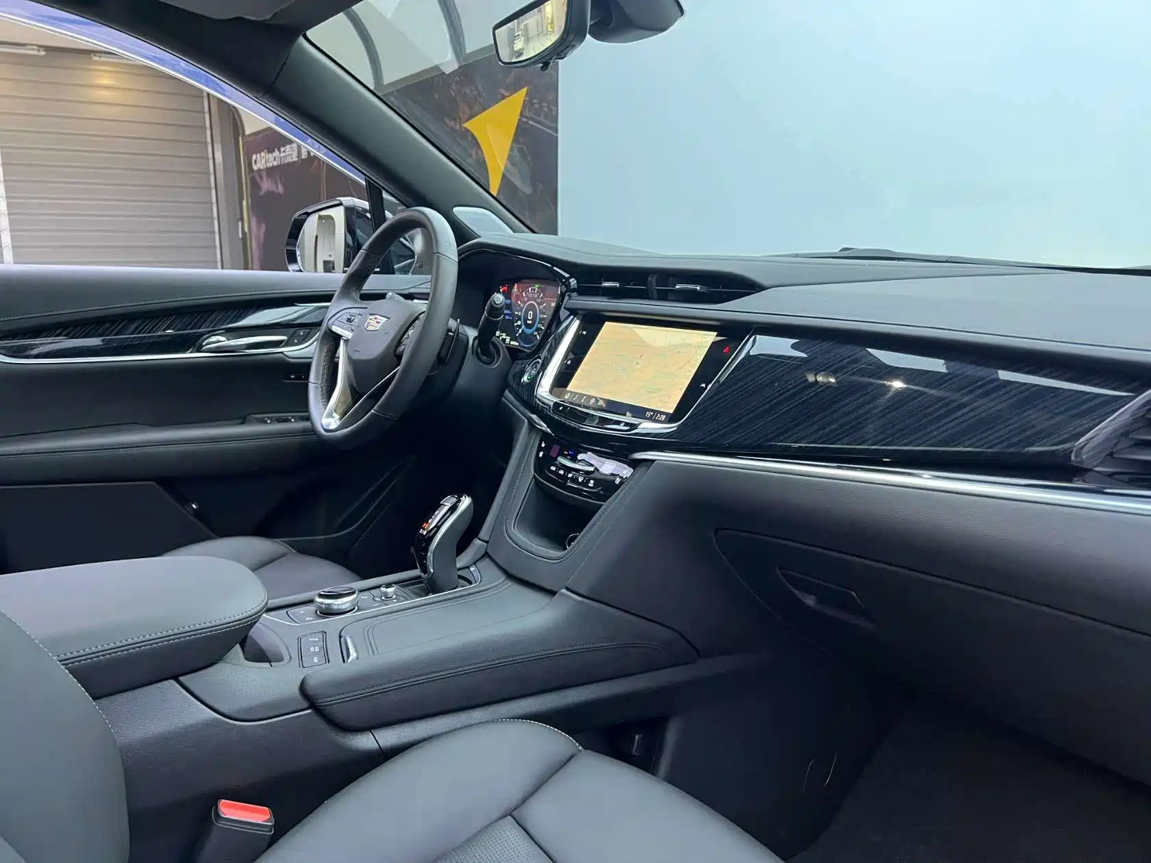 Фото 9 - Cadillac XT6