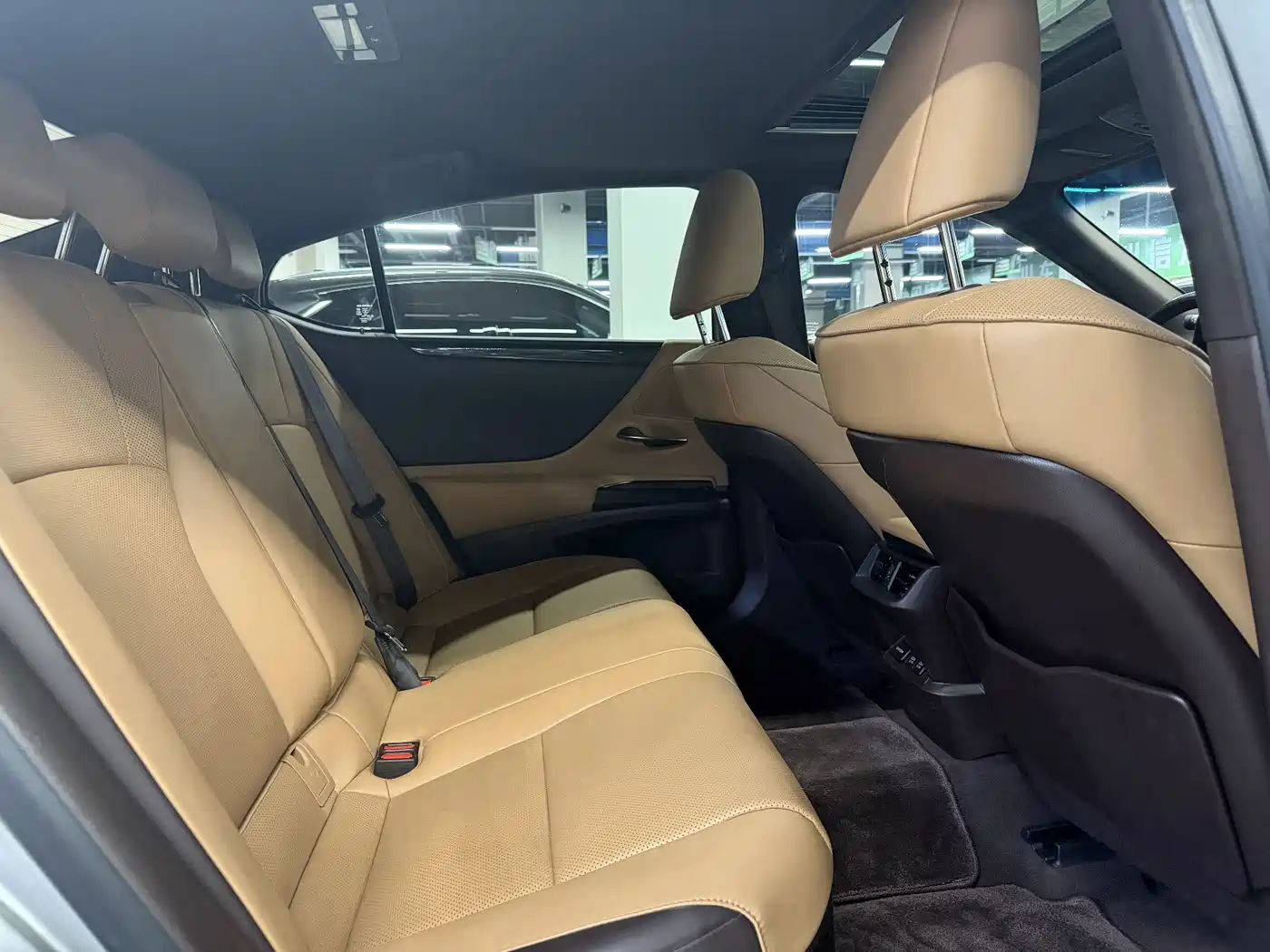 Lexus ES 2020 Model 300h Excellence Edition фото 6