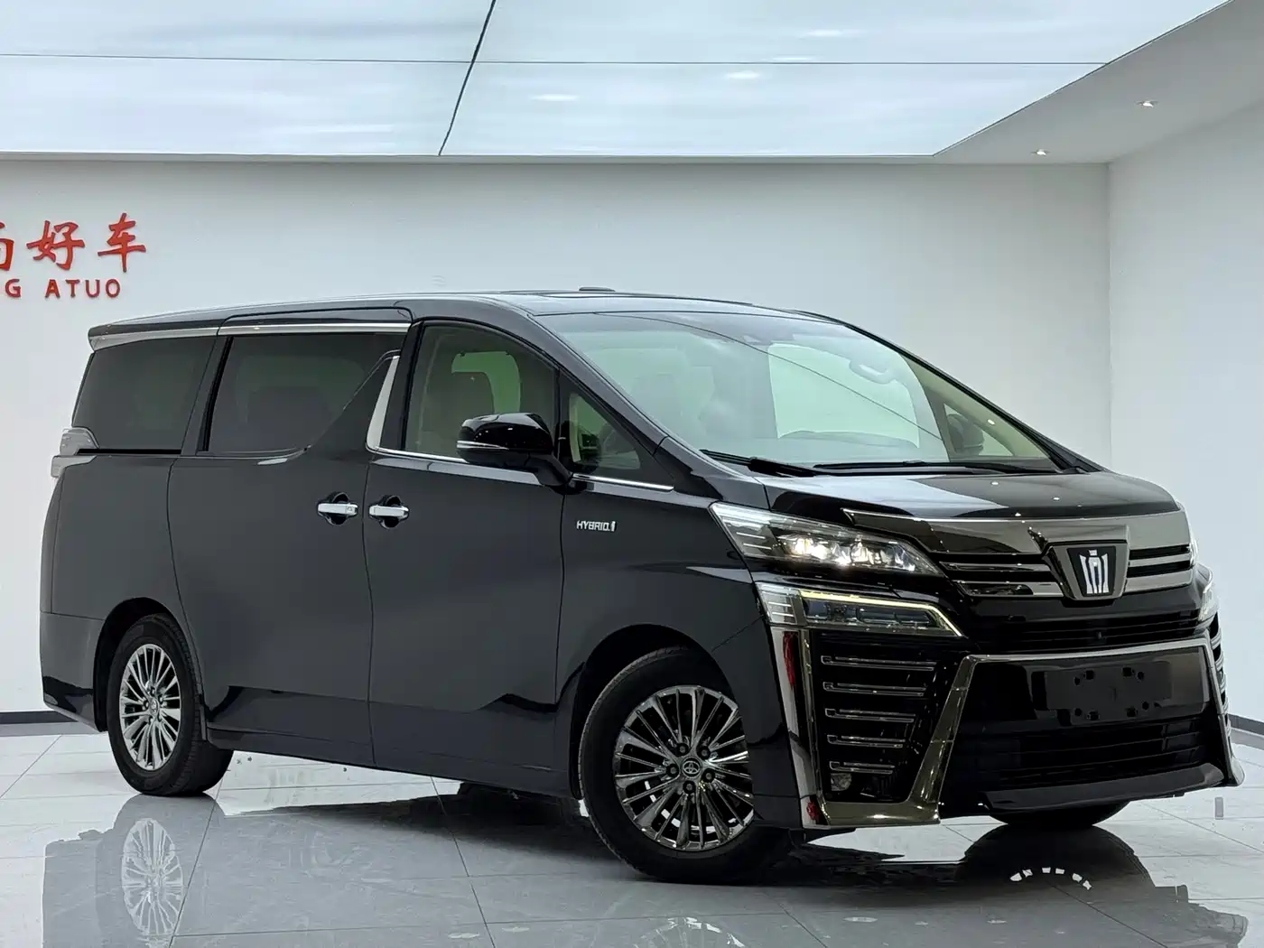 Toyota Vellfire 2019 Hybrid 2.5L HV Premium Edition фото 3
