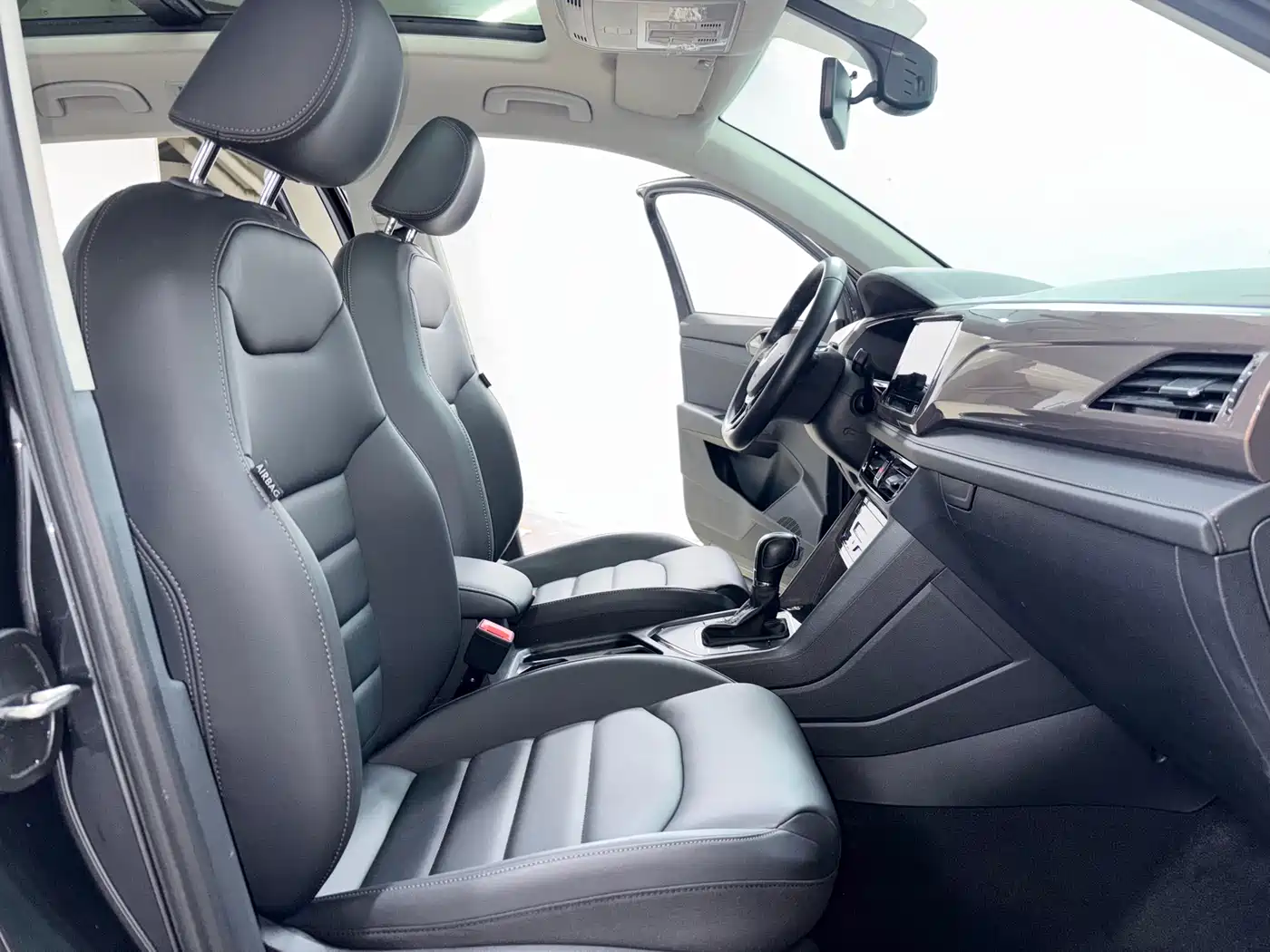 Volkswagen Tharu 2022 280TSI FWD Luxury Edition фото 8