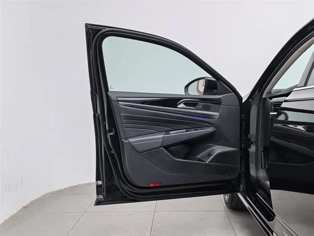 Volkswagen Passat 2023 330TSI Luxury Edition фото 8