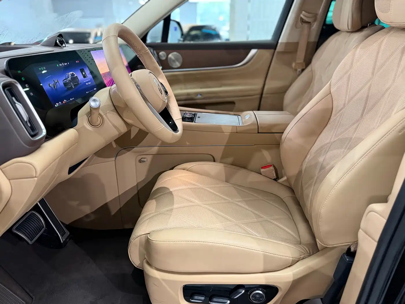 AITO Wenjie AITO M9 2025 Extended Range Ultra 52kWh 6-Seater фото 4