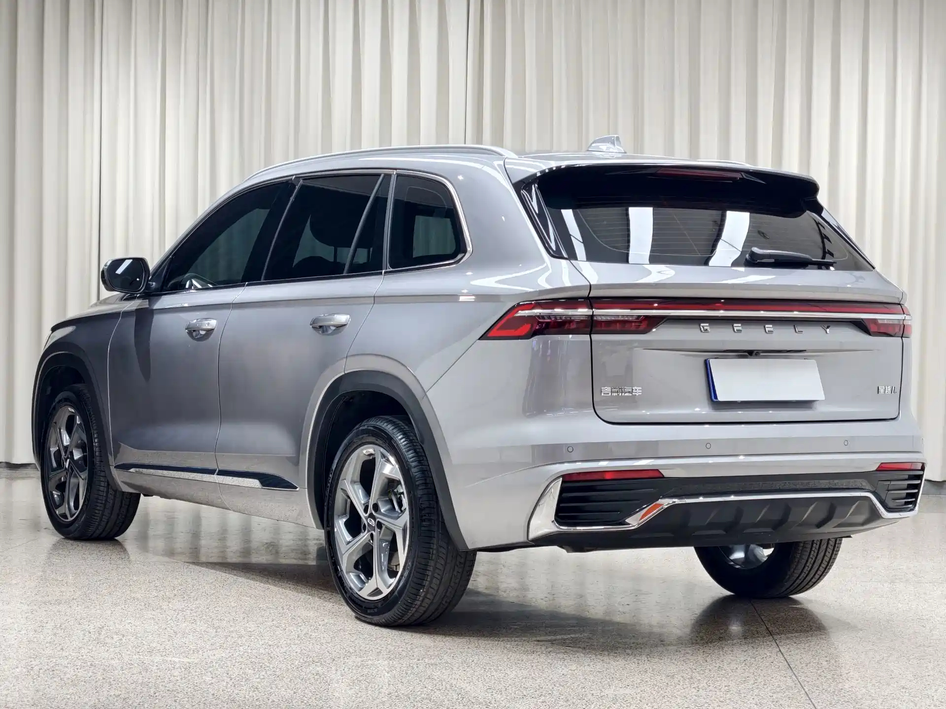 Фото 4 - Geely Monjaro