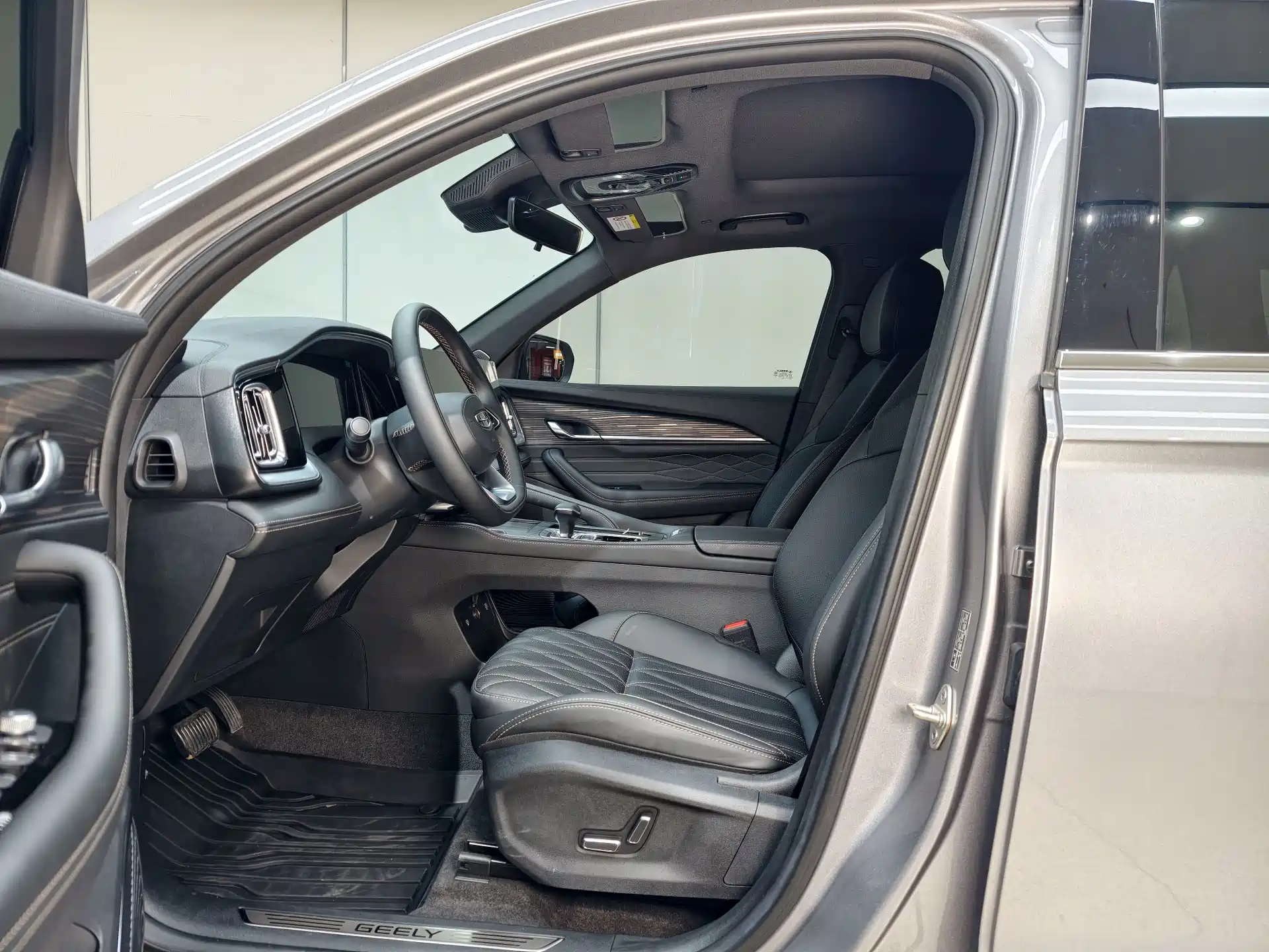 Фото 8 - Geely Monjaro