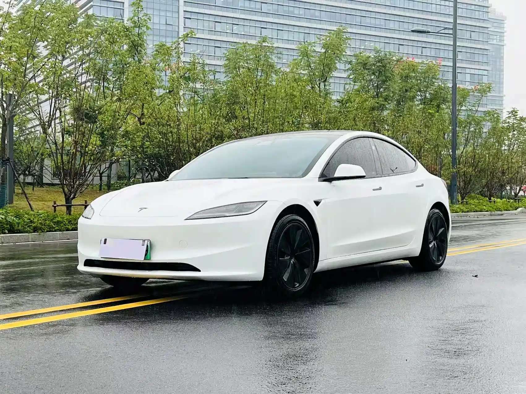 Фото 1 - Tesla Model 3