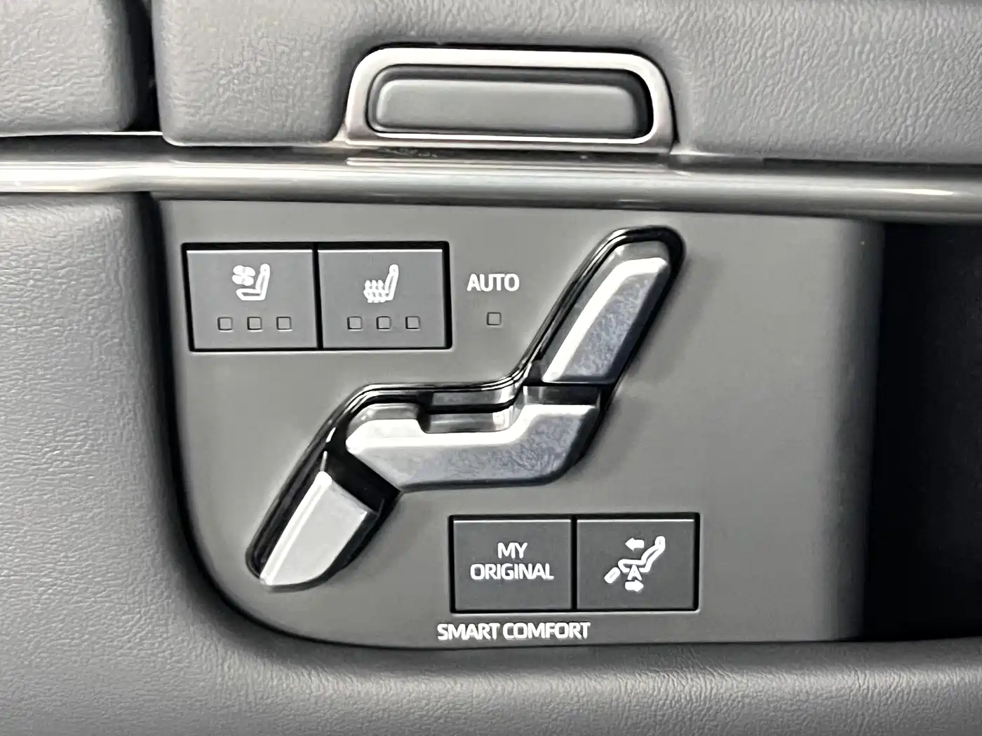 Toyota Alphard 2026 2025 Hybrid 2.5L Ultimate Gold Edition