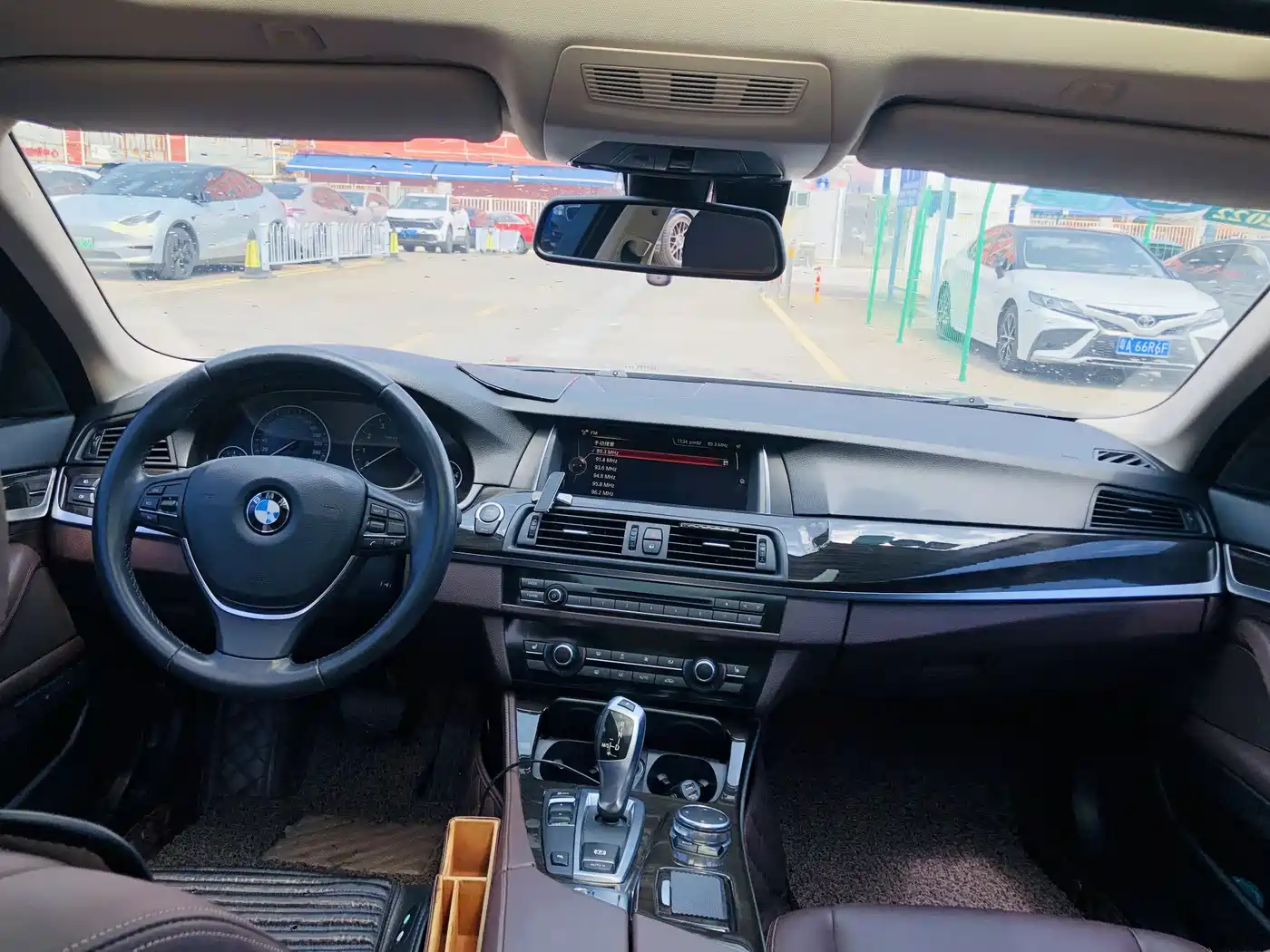 BMW 5 Series 2014 525Li Luxury Design Package фото 15