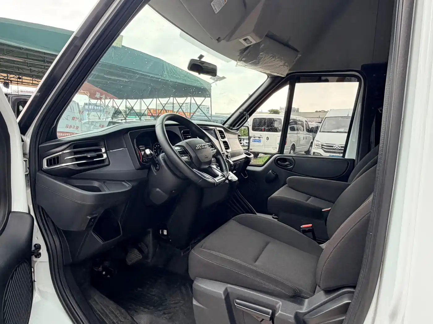 Jiangling JMC Fushun 2024 2023 Model 2.0T Automatic Medium Wheelbase Medium Roof Commercial MPV 6 Seats