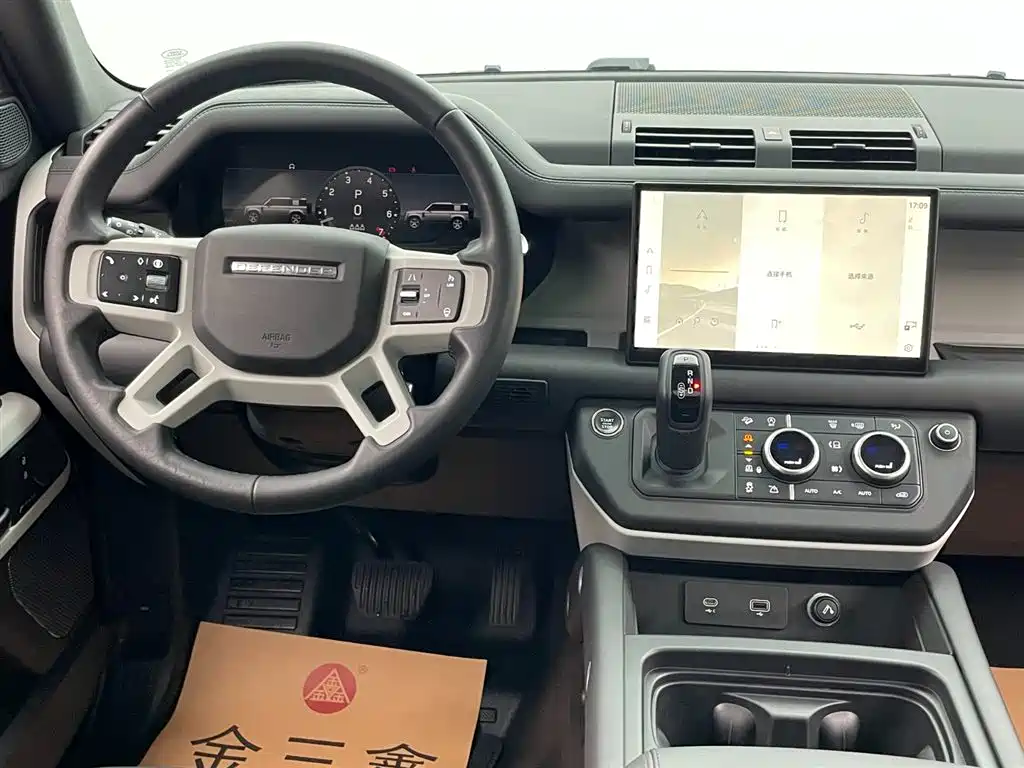 Land Rover Defender 2024 110 3.0T P400 XS фото 30