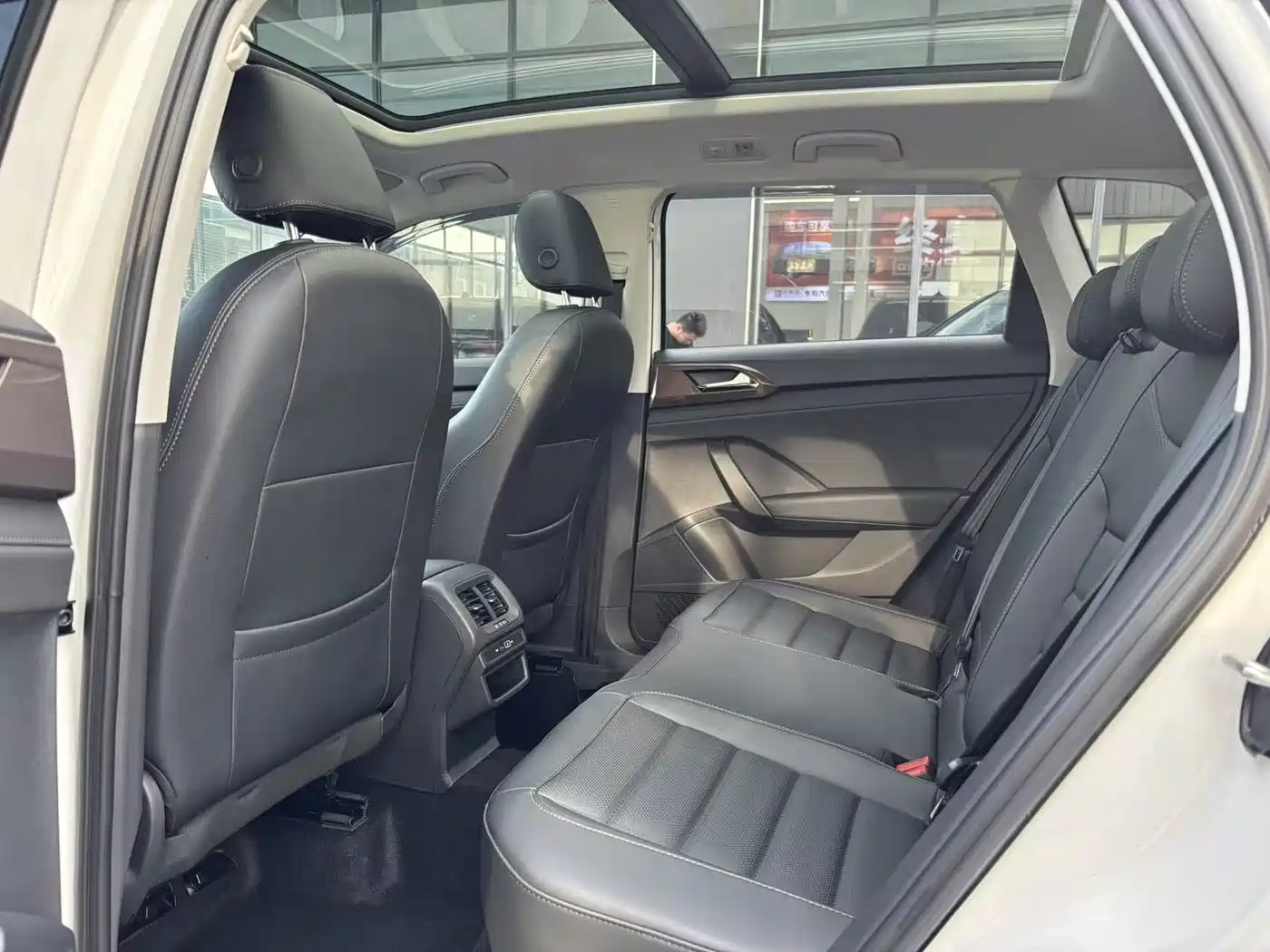 Volkswagen Tharu 2022 280TSI FWD Luxury Edition фото 7