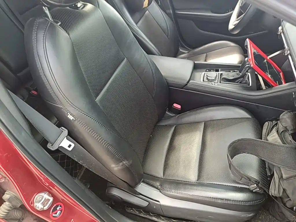 Фото 25 - Mazda Mazda 3