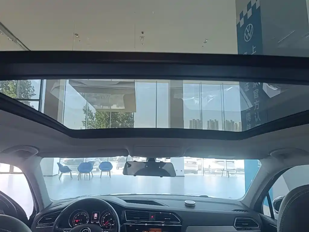 Volkswagen Tiguan L 2021 330TSI Automatic 2WD Smart фото 18