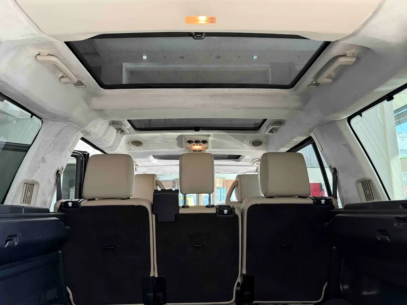 Land Rover Discovery 2010 4.0 V6 HSE Petrol фото 15