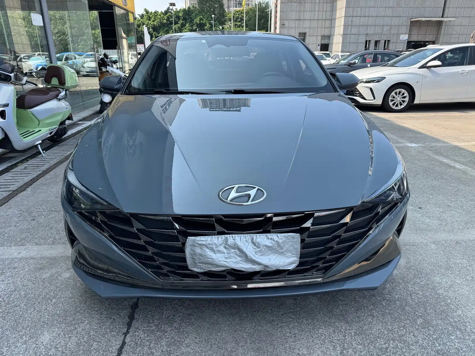 Фото 2 - Hyundai Elantra