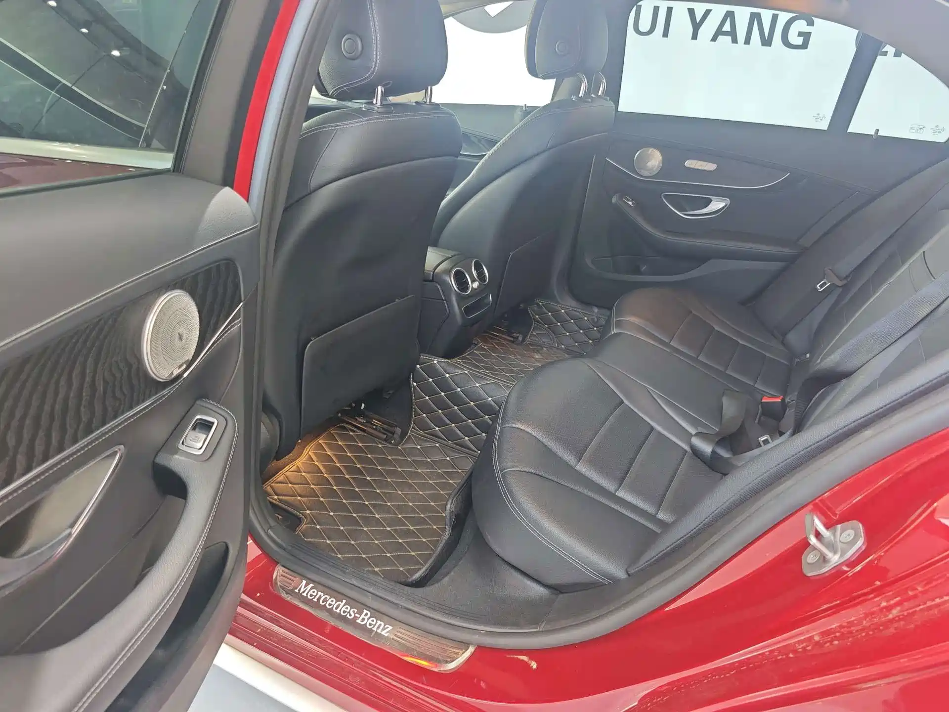 Фото 13 - Mercedes-Benz C-Class