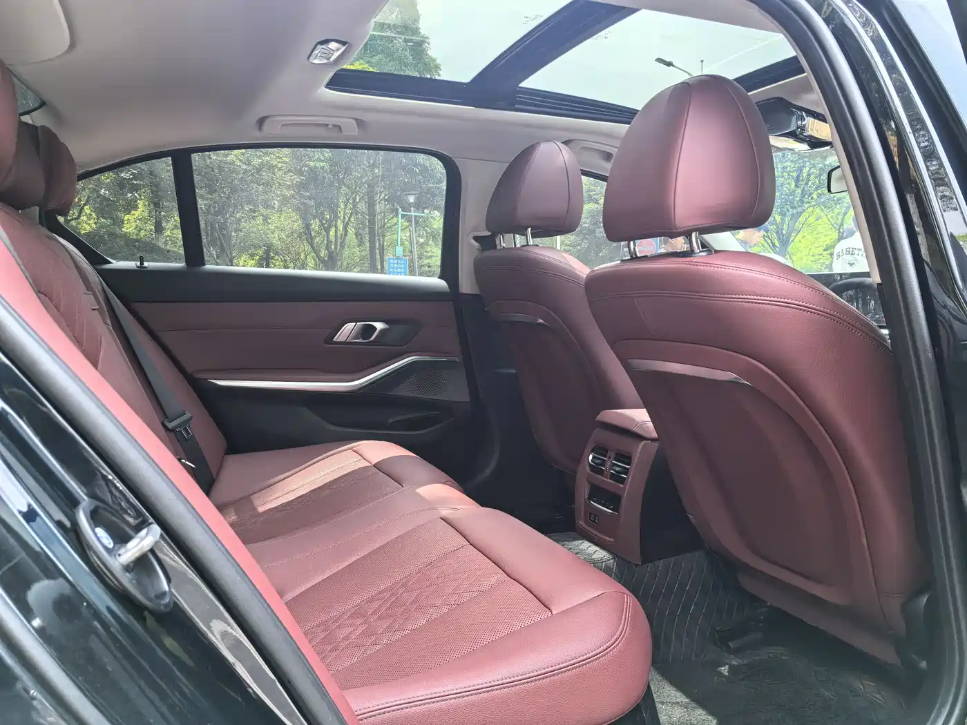 BMW 3 Series 2024 325Li M Sport Package фото 9
