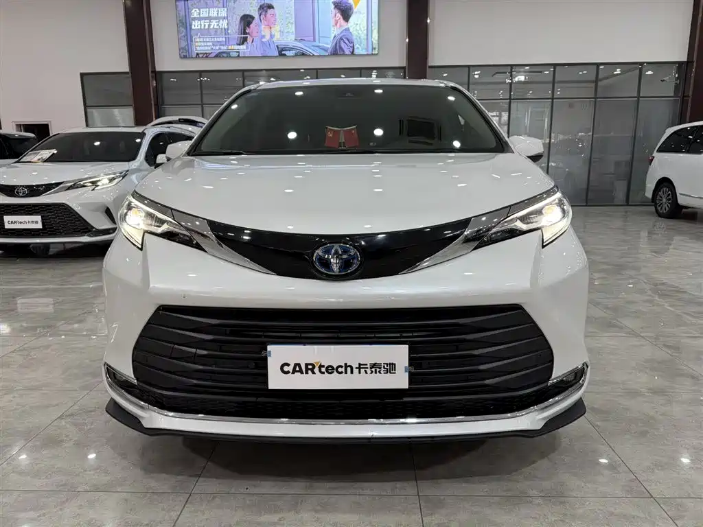 Toyota Sienna 2021 2.5L Hybrid Comfort Edition фото 3