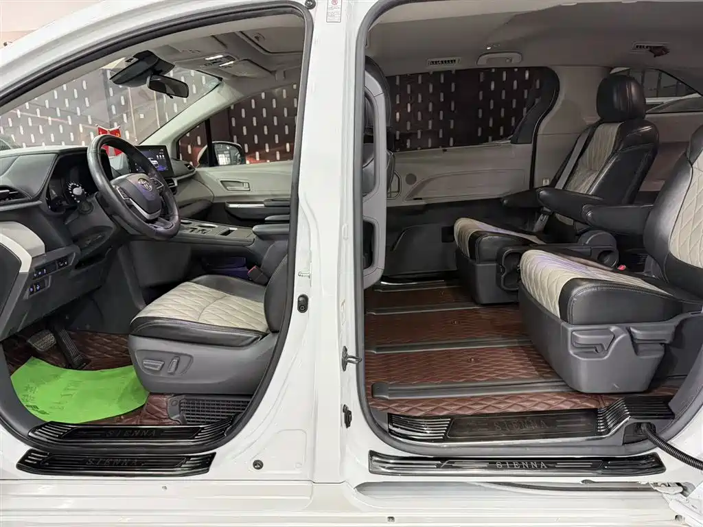 Toyota Sienna 2021 2.5L Hybrid Comfort Edition фото 9