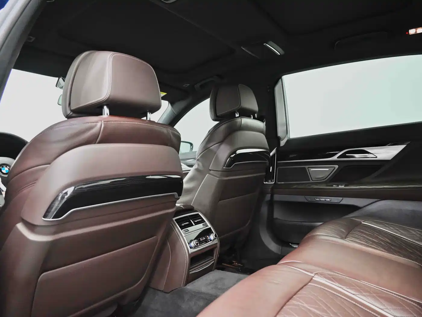 BMW 7 Series 2019 740Li Leading M Sport Package фото 28