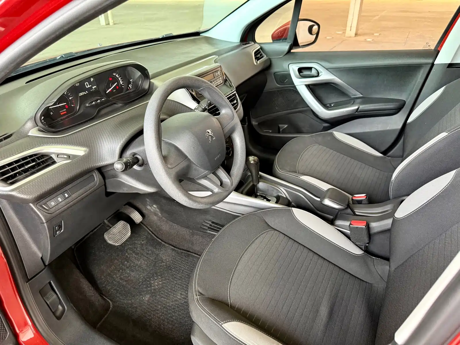 صورة 8 - Peugeot 2008