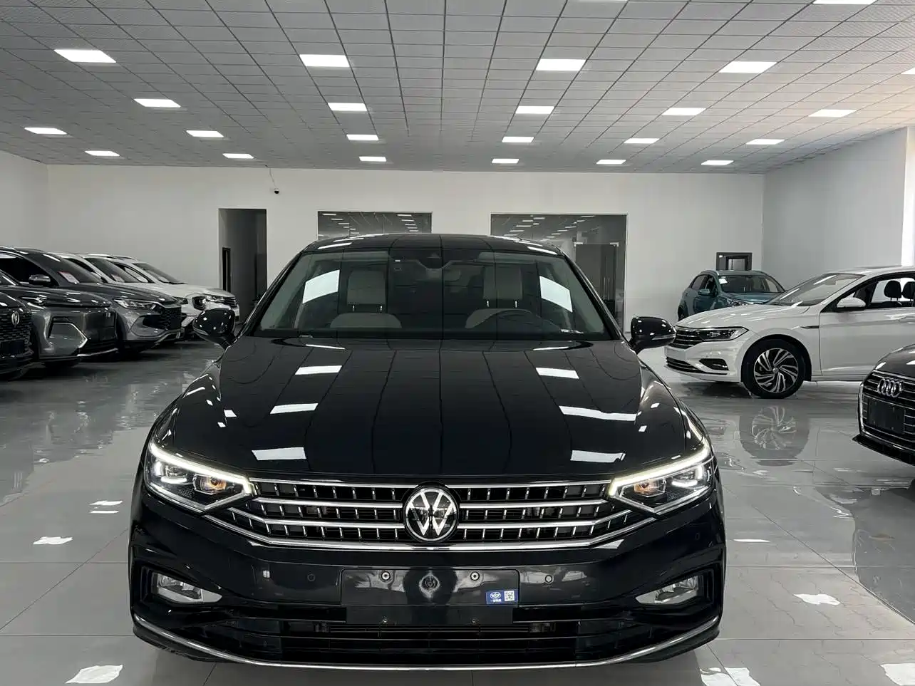 Volkswagen Magotan 2023 2 Million Units Anniversary Edition 330TSI DSG Leading Type фото 2