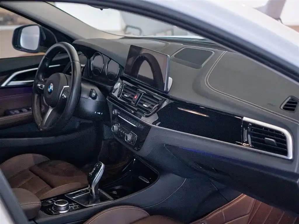 BMW 1 Series 2023 125i M Sport Shadow Edition фото 19