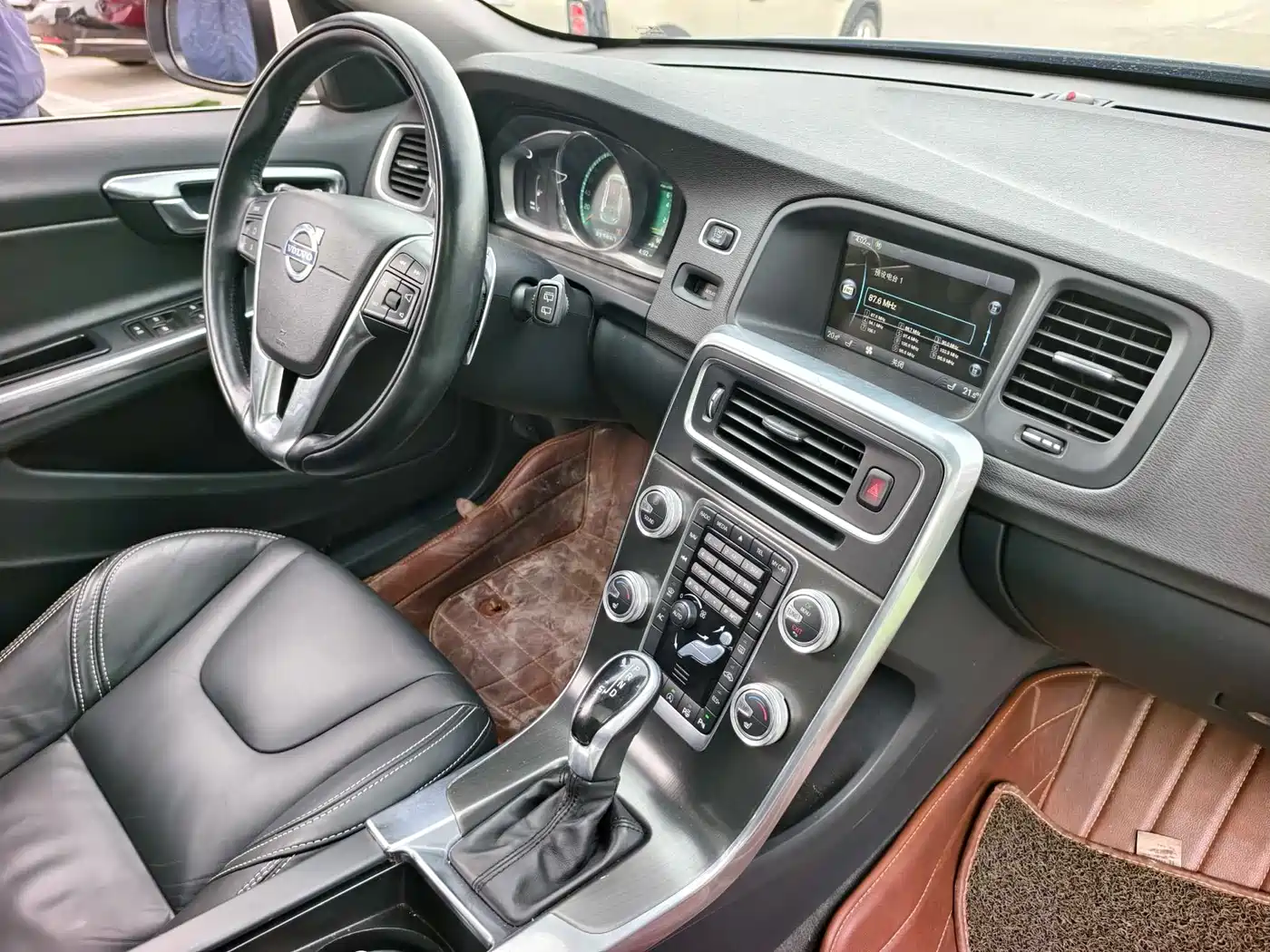 Фото 14 - Volvo V60