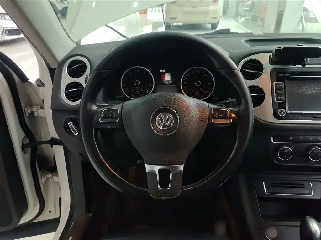 Volkswagen Tiguan 2015 1.8TSI Automatic 2WD Highline фото 11