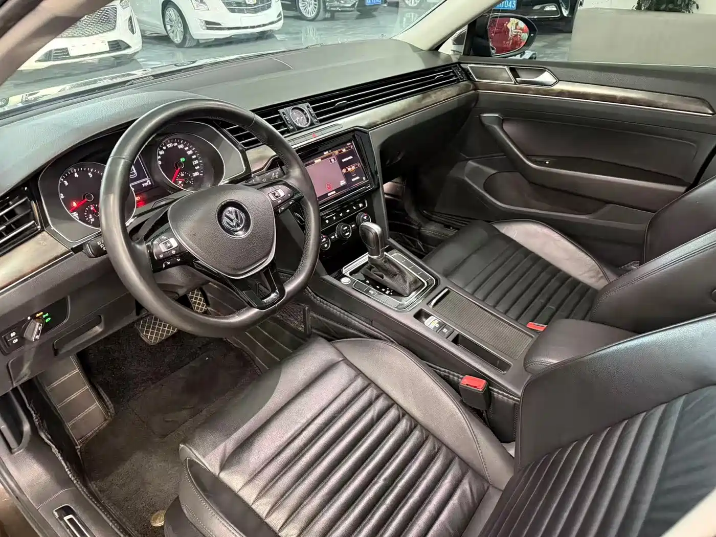 Volkswagen Magotan 2019 330TSI DSG Luxury Class China VI фото 4