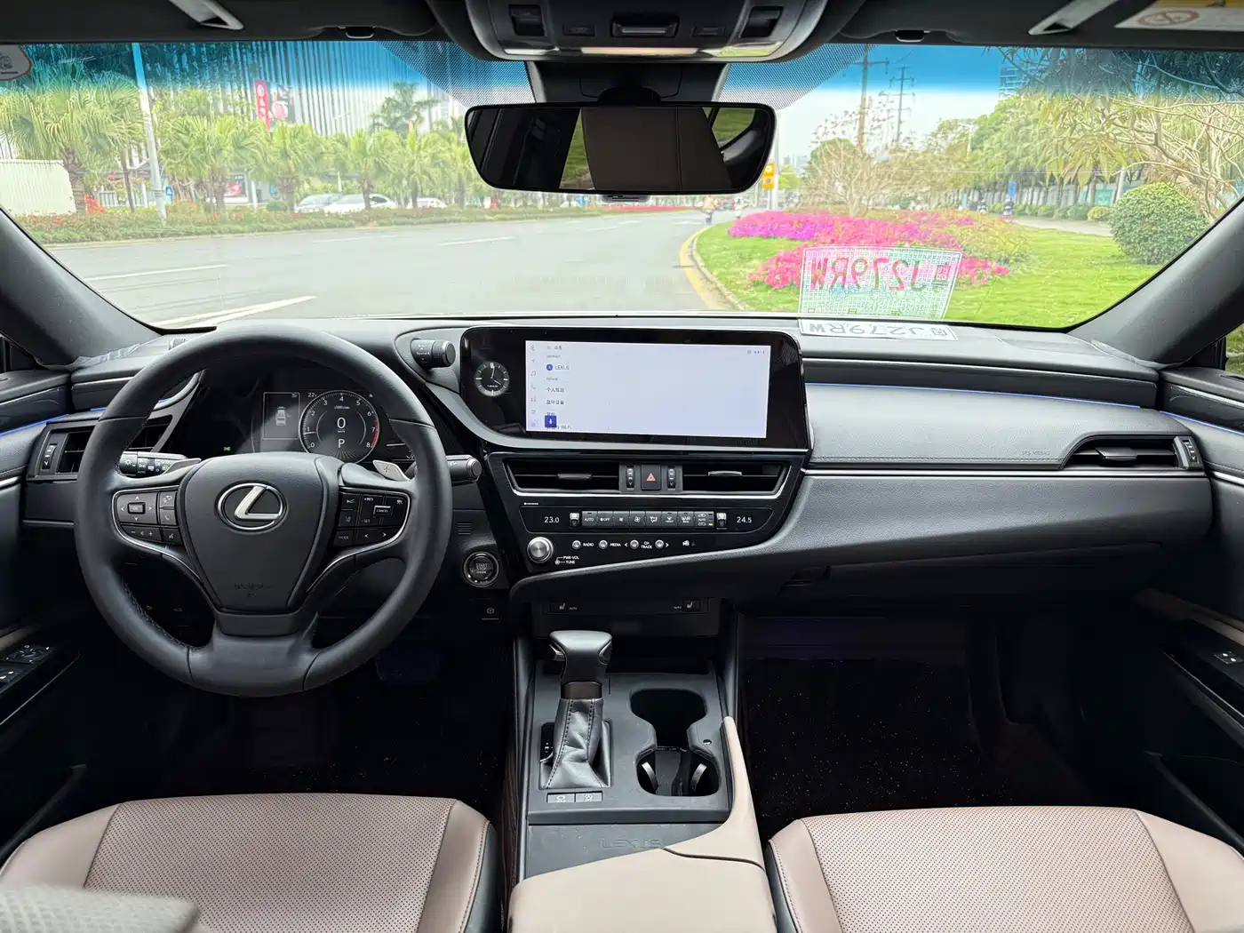 Lexus ES 2023 200 Excellence Edition фото 8