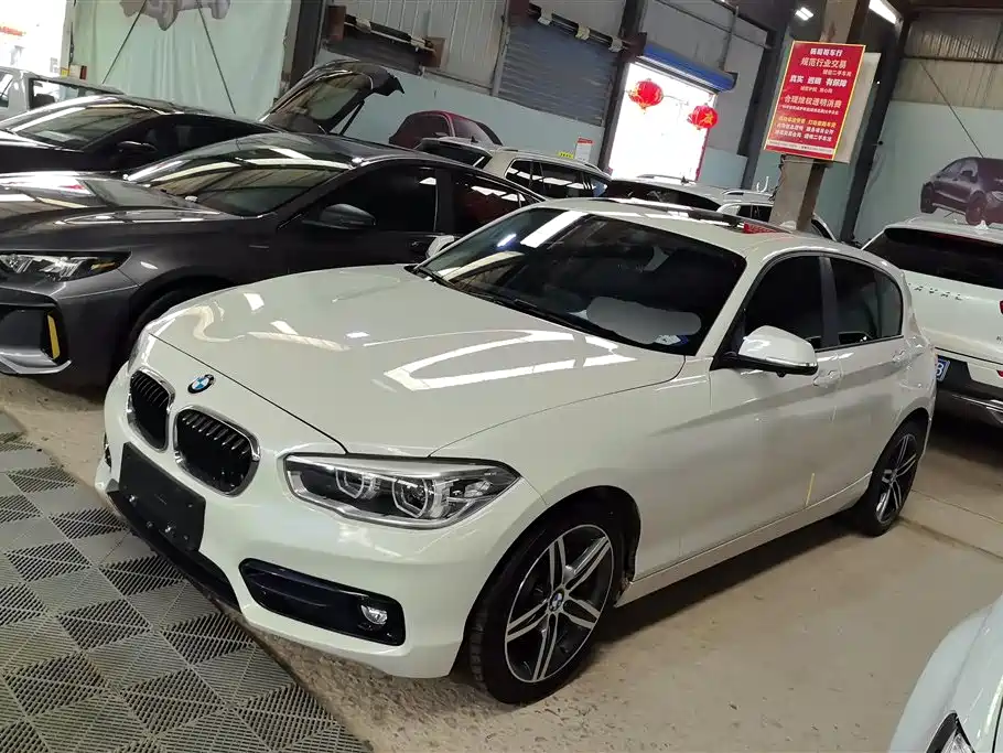 BMW 1 Series (Import) 2018 118i Sport Design Package