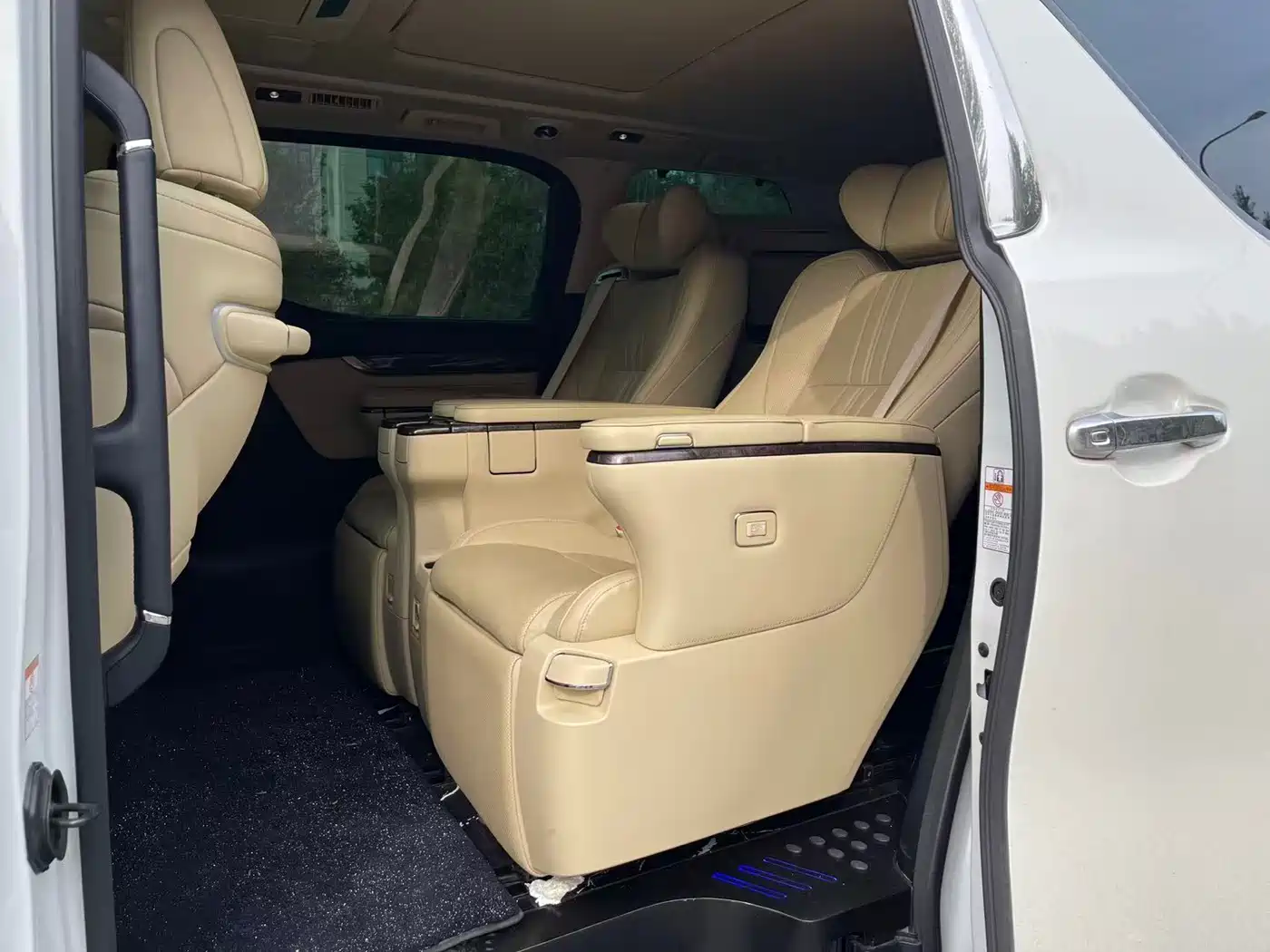 Toyota Vellfire 2021 Crown Hybrid 2.5L HV Supreme Edition фото 5