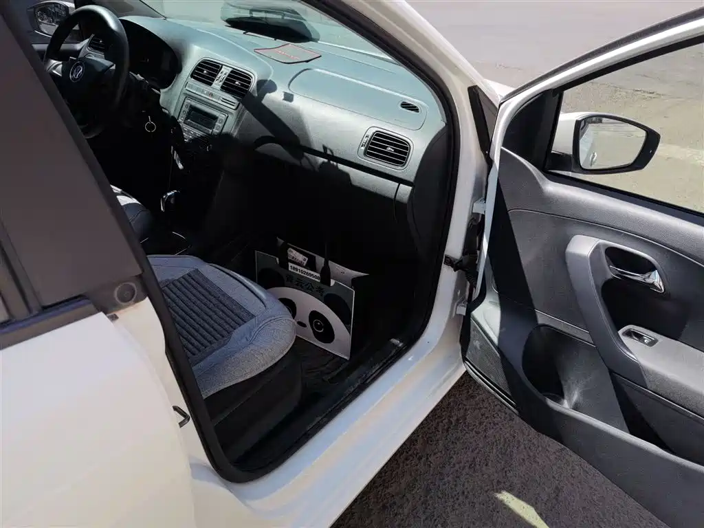 Volkswagen Polo 2016 1.4L Automatic Trend фото 20