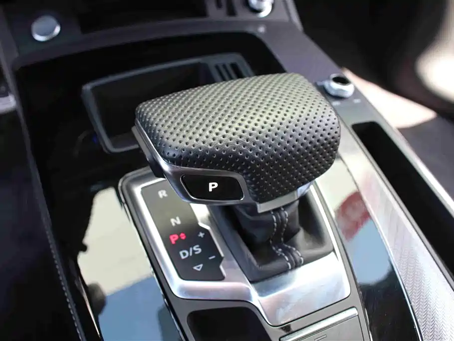 Audi Q5L 2024 Model 40 TFSI Luxury Dynamic фото 9