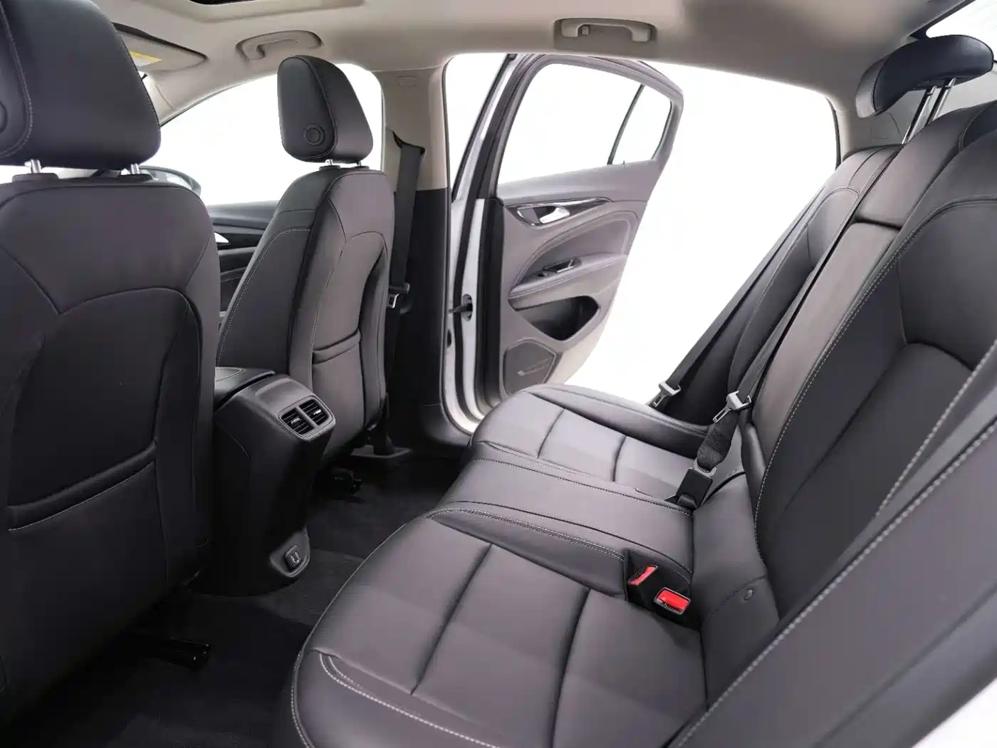 Buick Regal 2024 25T Ultra Comfort Edition фото 15
