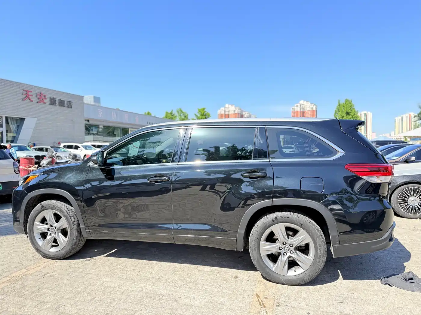 TOYOTA HIGHLANDER