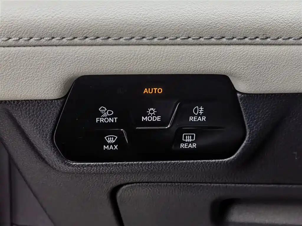 Volkswagen Teramont 2023 330TSI FWD Premium Luxury Edition фото 21