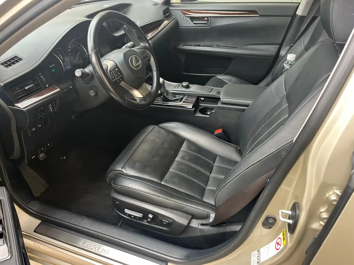 Lexus ES 2015 300h Luxury Edition фото 9