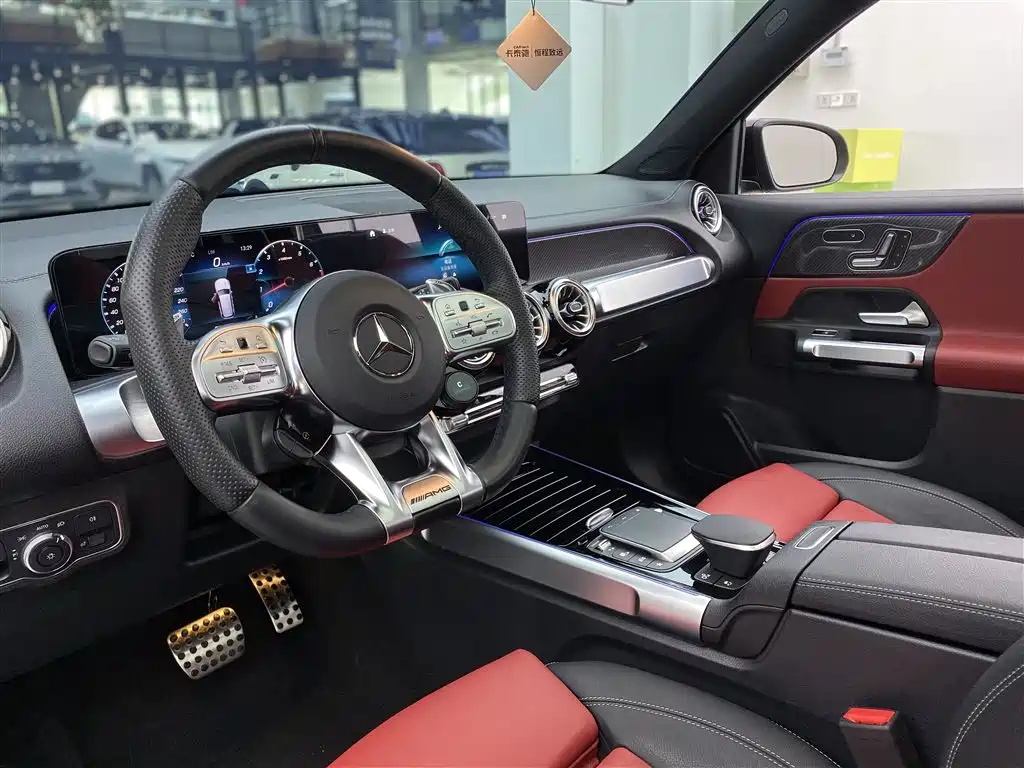 MERCEDES-BENZ GLB AMG