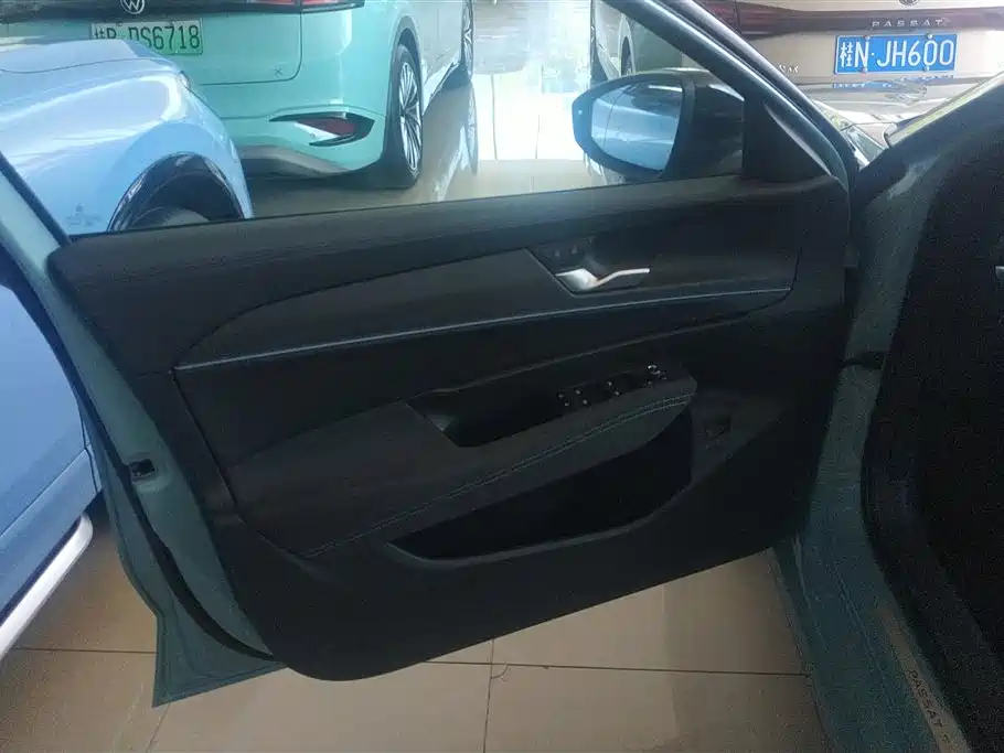 Volkswagen Passat 2025 Model Pro 380TSI Starlight Dragon Premium Edition фото 7