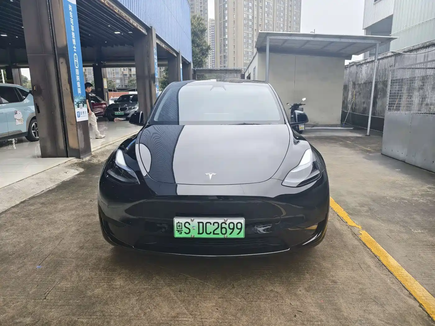 TESLA MODEL Y